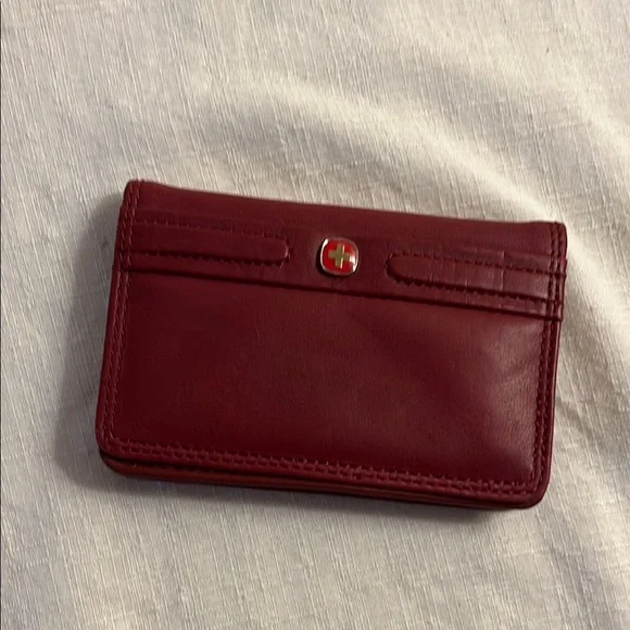Wenger Red Leather Card Case Wallet Makers of the Genuine Swiss Army Knife - Picture 2 of 12